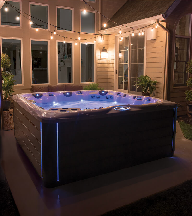 outdoor jacuzzi tub