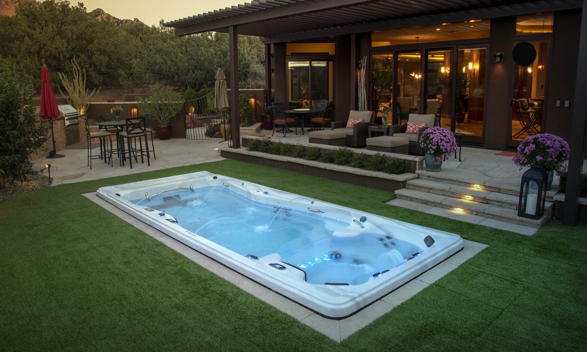 luxury outdoor spa whirlpool massage jets